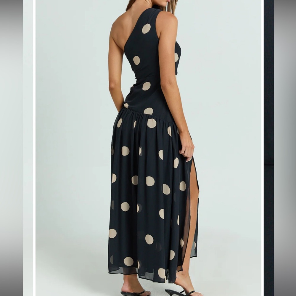 Showpo Black and Cream One Shoulder Dress - Picture 3 of 3